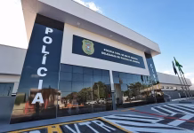 Mulher é atacada com facão e machadinha pelo marido em MT; suspeito é preso por tentativa de feminicídio Mulher é atacada com facão e machadinha pelo marido em MT; suspeito é preso por tentativa de feminicídio